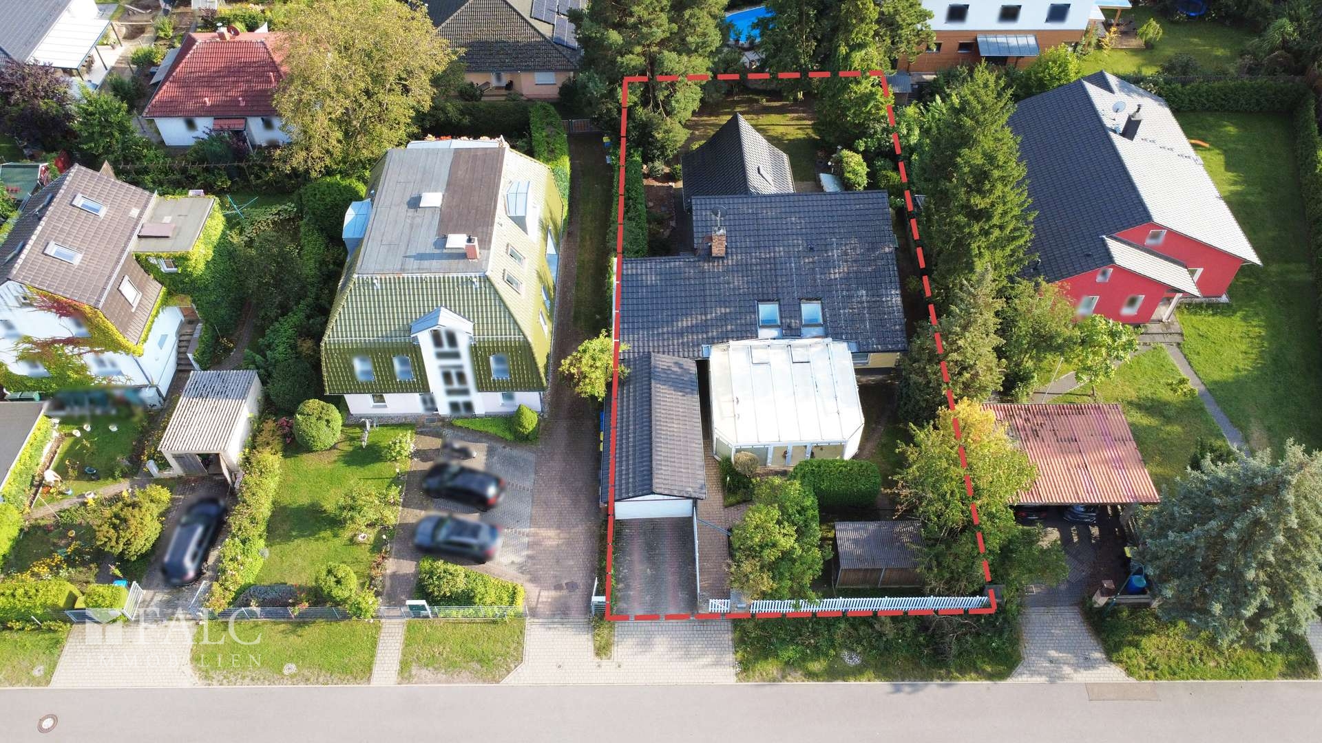 Haus Vorderansicht (Drohnenaufnahme)